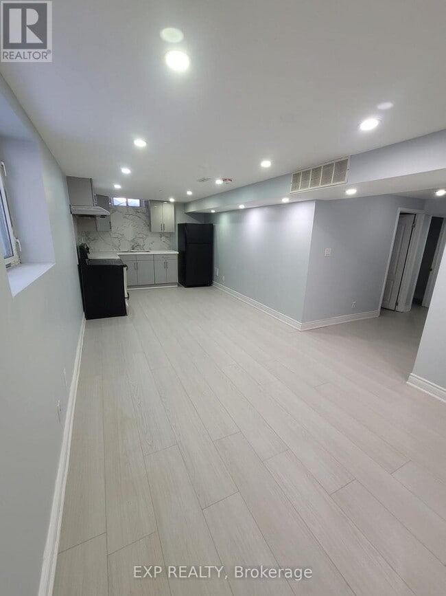 Building Photo - 4372 Heathgate Crescent