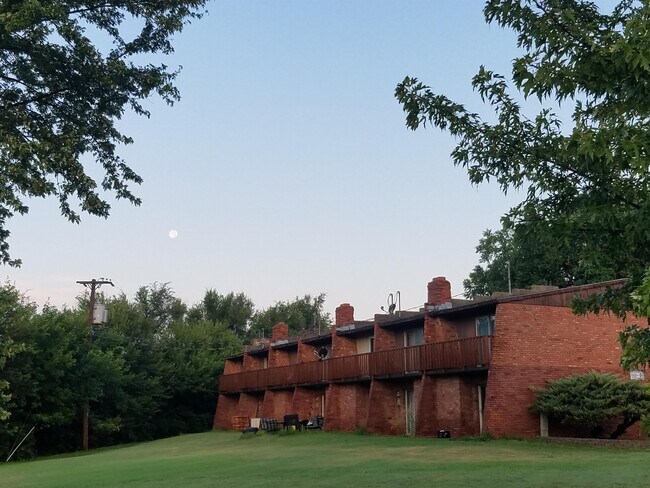Foto del edificio - 1409 E 6th St