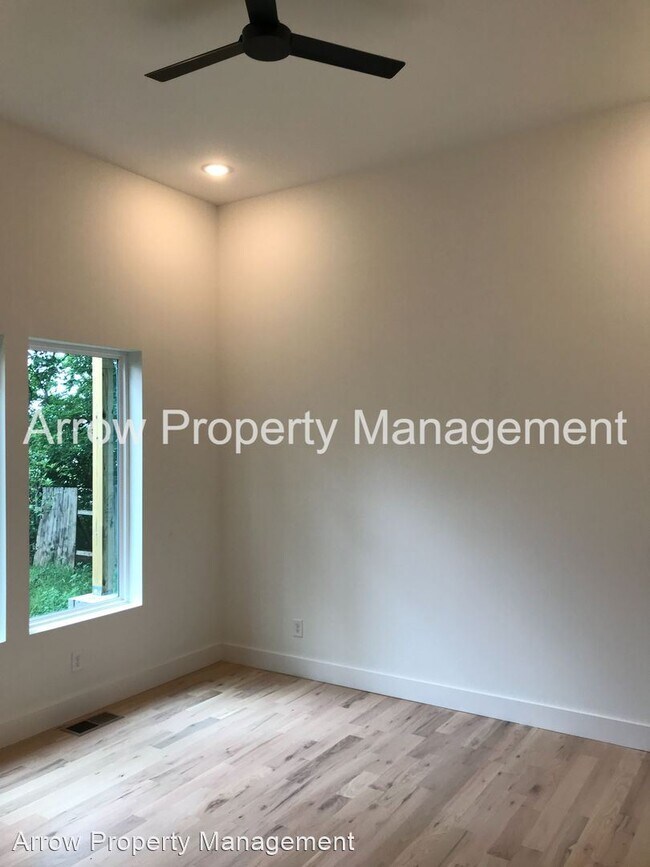 Foto del edificio - 3 br, 3.5 bath House - 527A Veritas St