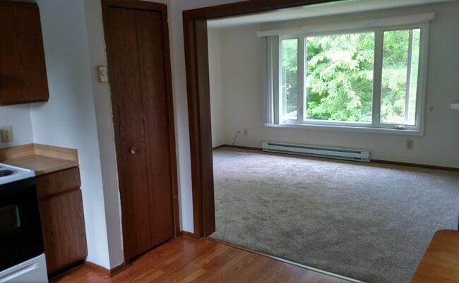Foto del edificio - 8033-8033 Huron St