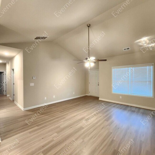 Building Photo - 127 Culver St