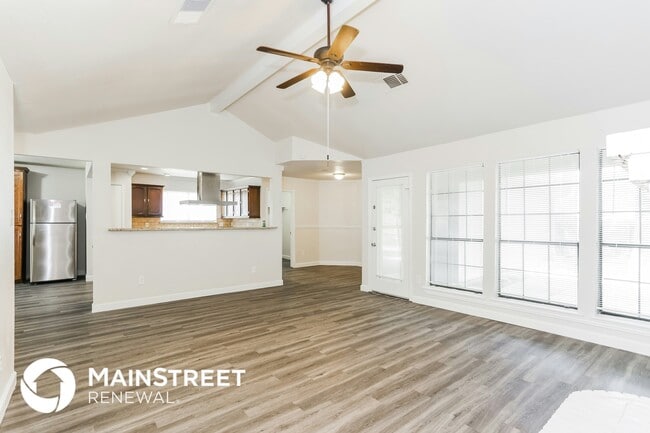 Building Photo - 2401 Cypress Dr