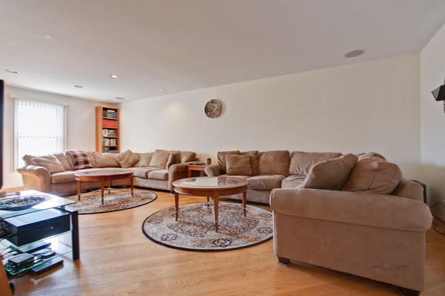 Foto del edificio - 1253 Carriage Ln