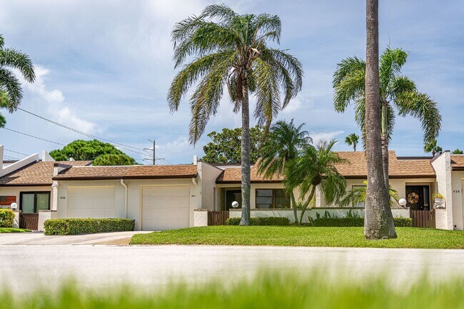 Foto del edificio - Fully furnished Beachside townhome