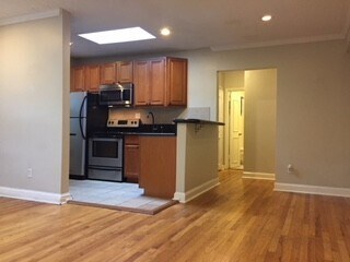 Building Photo - Sunny 1BR/1BA Top Floor Condo in Takoma Park