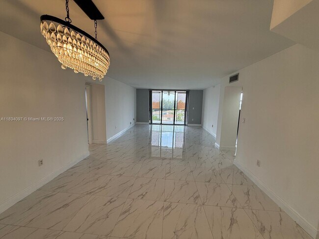 Foto del edificio - 900 NE 195th St