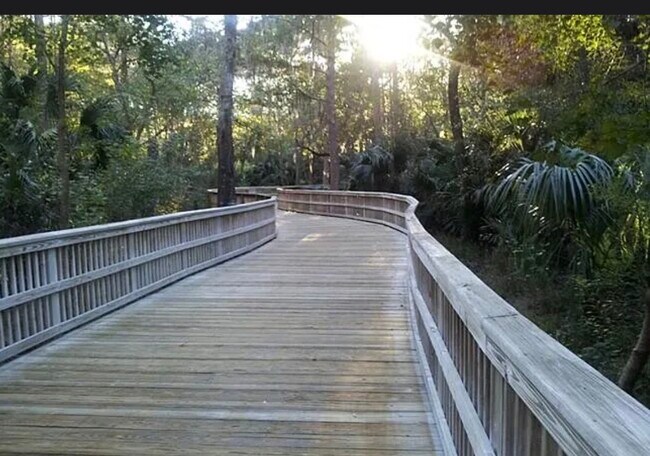 Foto del edificio - 120 Hibiscus Woods Ct