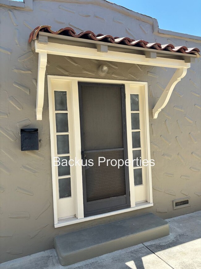 Building Photo - 247 Geil St