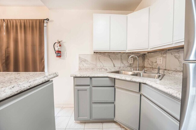 Foto del edificio - 3 BEDROOM HOME for rent!