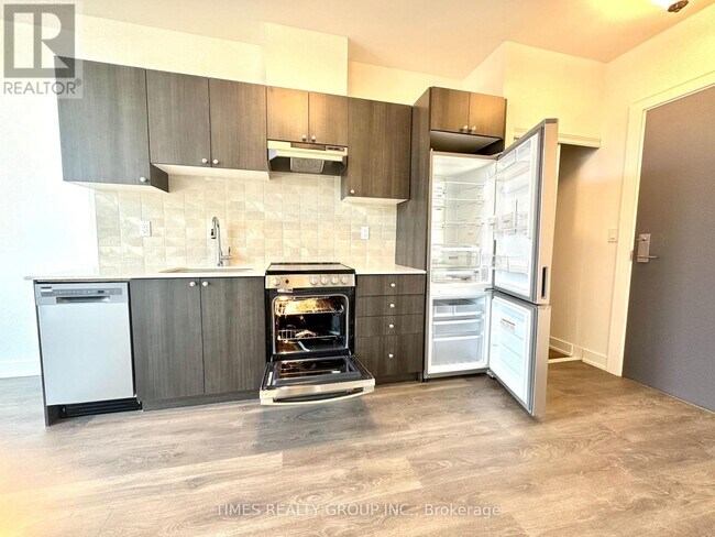 Building Photo - 715 Davis Dr