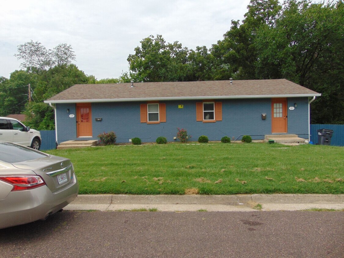 Foto del edificio - Nice 4 Bedroom 2 Bathroom Duplex!