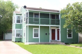 Building Photo - 2851 Topeka St