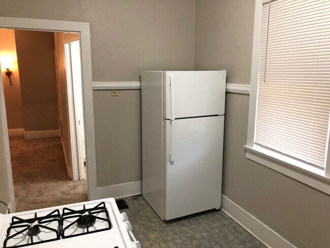 Building Photo - MOVE-IN READY!!  1 Bed House - All On One ...