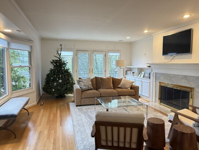 Foto del edificio - Beautiful & Bright! Sunning Council Crest Home W/ Exceptional Outdoor Sitting/Entertaining Areas!