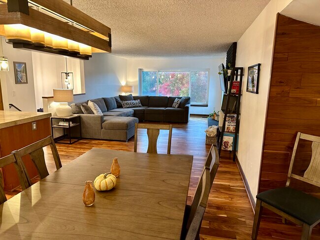 Foto del edificio - 868 SW Troy St