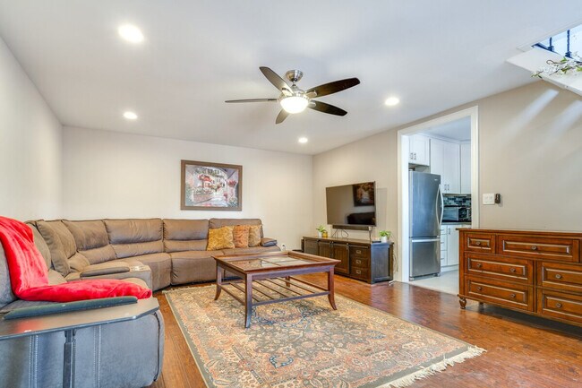 Foto del edificio - 10000 Monterey Rd