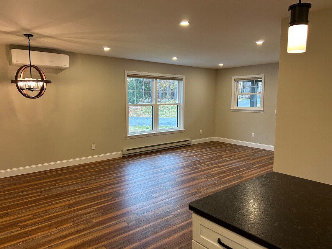 Foto principal - 393 Pleasant Valley Rd