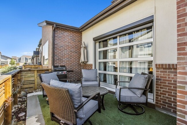 Building Photo - 3 Bedroom Townhome in Aurora