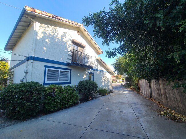 Building Photo - 2703 Phillips Ave