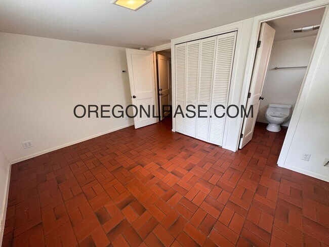 Foto del edificio - Large One bedroom downtown Eugene Apartment
