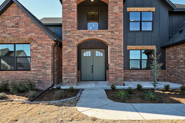 Building Photo - 1045 Collis Wy