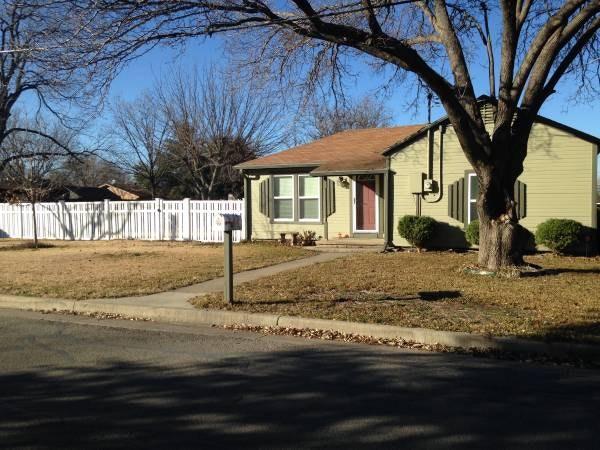 Photo - 907 Church St (Sanger, TX)