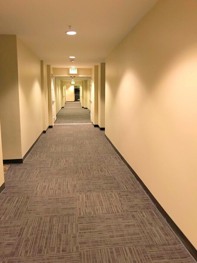 Foto del edificio - 6400 Crescent Prk E