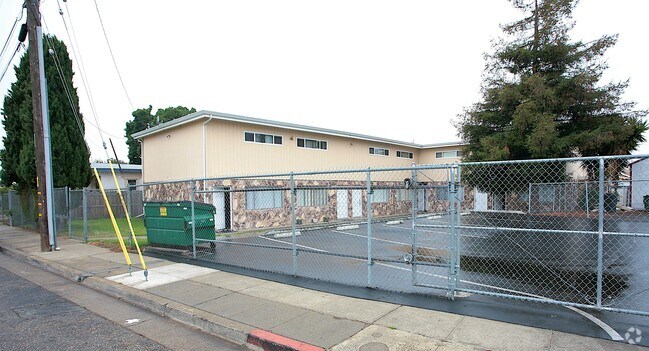 Building Photo - 685 Cary Ave
