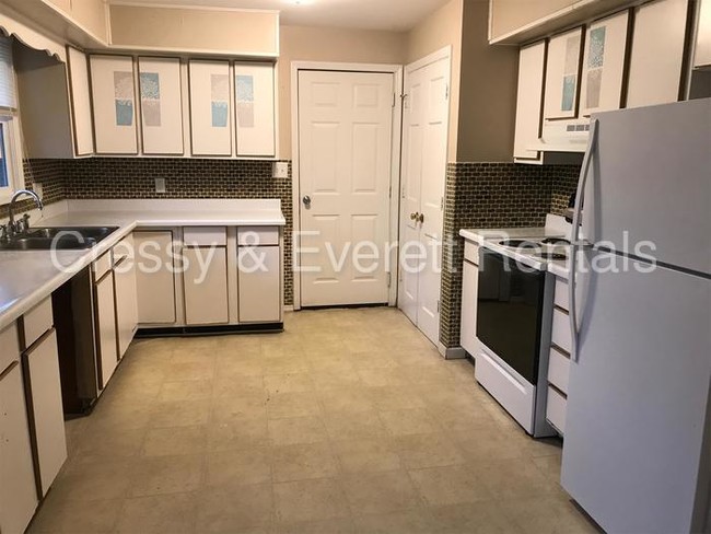 Building Photo - 5220 Miami St
