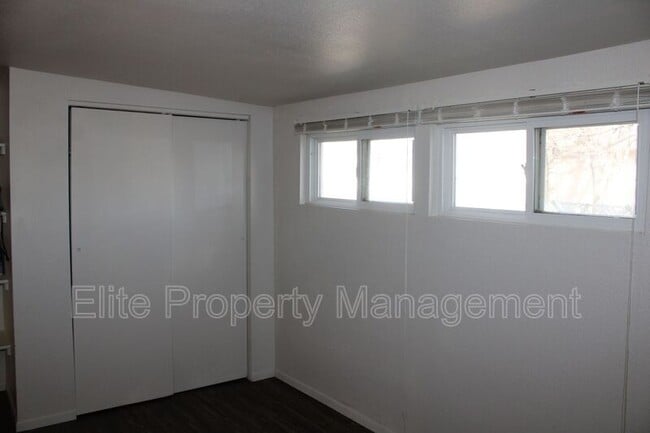 Building Photo - 1026 W 13th St