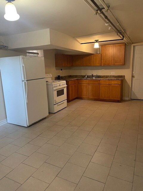 Kit view2 - 7818 S Champlain Ave