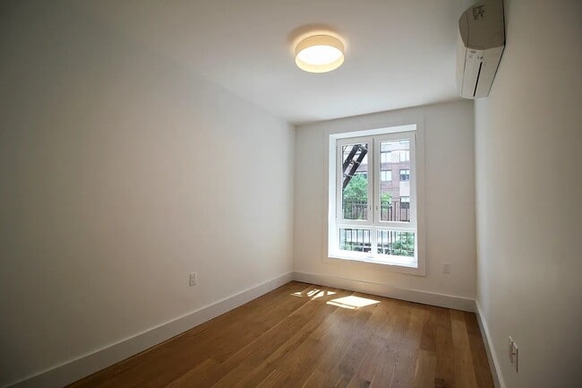 Building Photo - 223 E 96th St