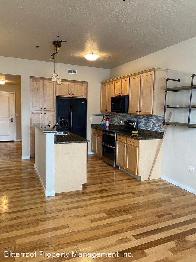 Building Photo - 2 br, 1 bath House - 2101 Dearborn #16