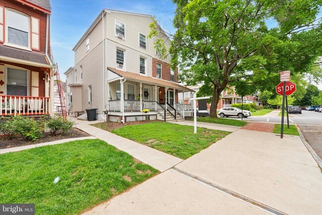 Building Photo - 602 S Walnut St