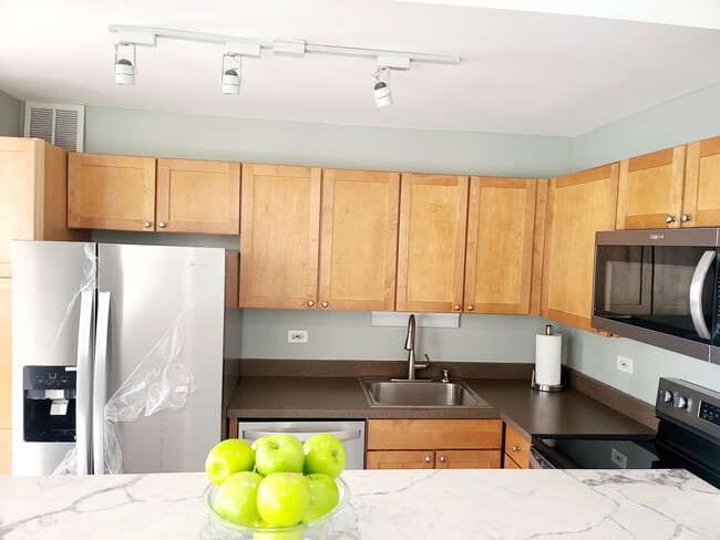 Foto del edificio - 655 W Irving Park Rd