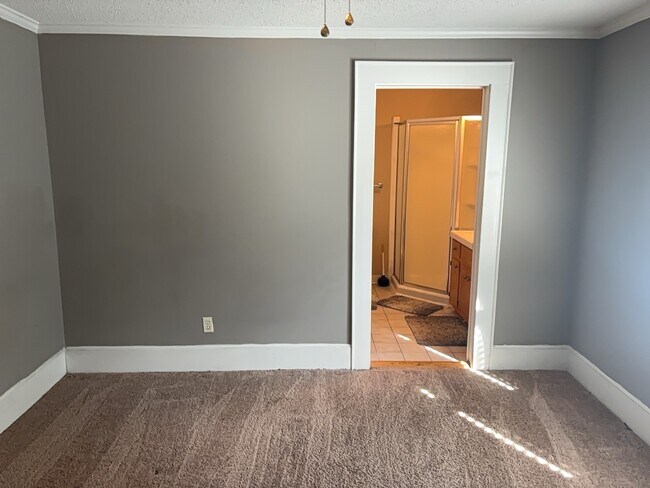 Foto del edificio - 1024 Park Ave Ext