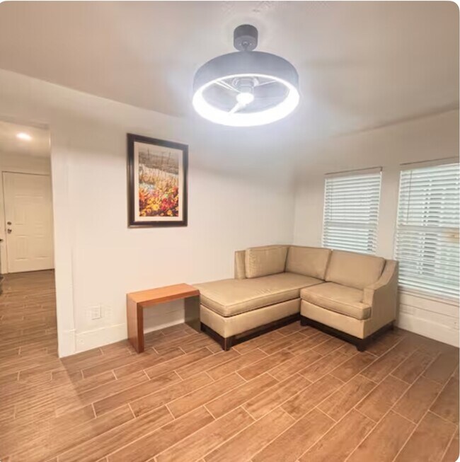 Foto del edificio - 7427 Avenue H