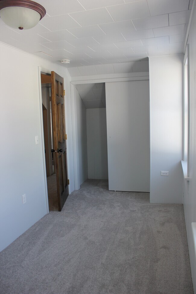 Building Photo - 417 S 11th St