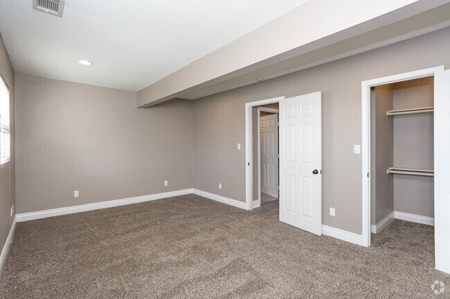 3 habitaciones, 2 baños - 1,660 pies cuadrados - Dormitorio principal - 536 W Greenwood Ave