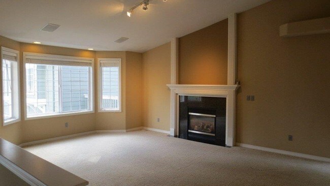Building Photo - Single Family Home in Shoreline