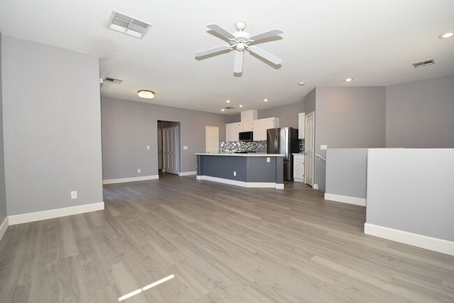 Building Photo - Spacious 2 Bed 2 Bath with Attached Car Ga...