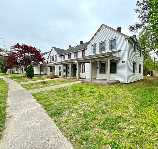 Foto del edificio - COME MEET YOUR NEW HOME! 2 BEDROOM APARTMENT IN PORTSMOUTH FOR RENT