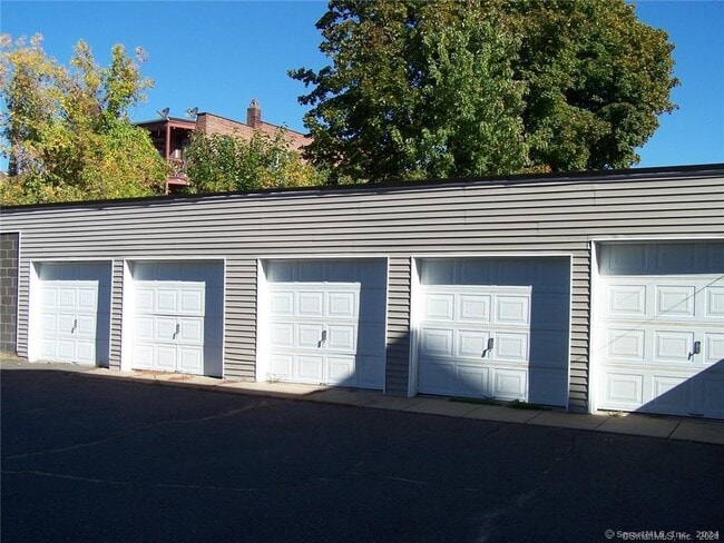 Building Photo - 22 Knoll St
