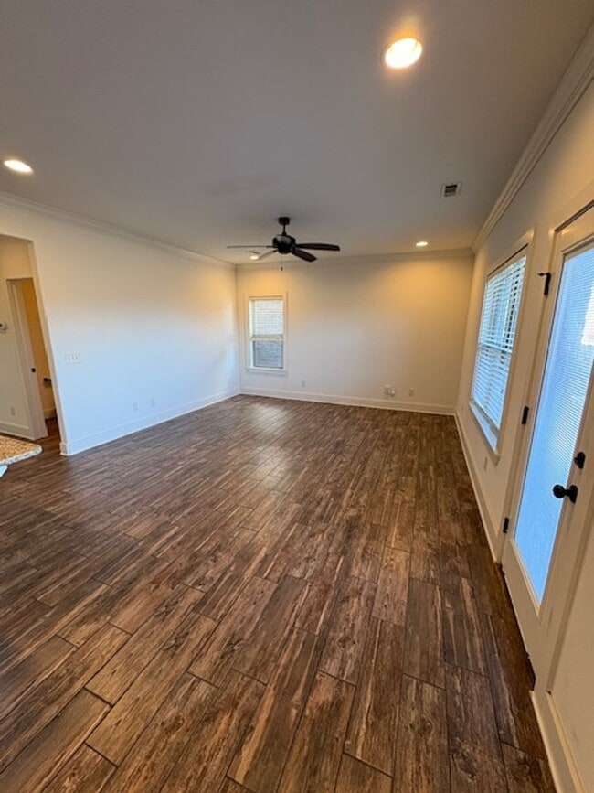 Building Photo - BEAUTIFUL HOME IN GREAT LOCATION!