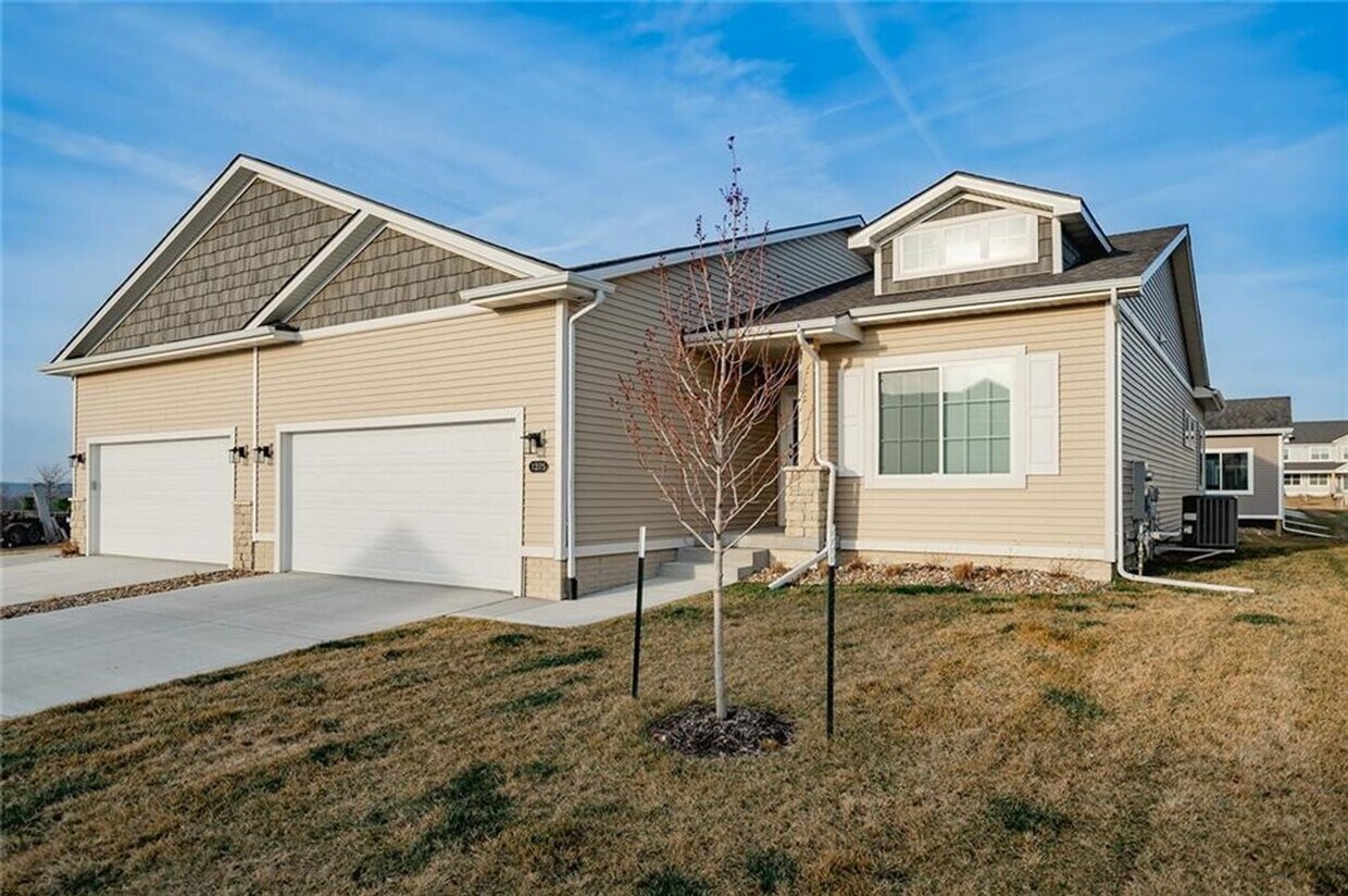 1275 Dr, West Des Moines, IA 50266 Townhome Rentals in West