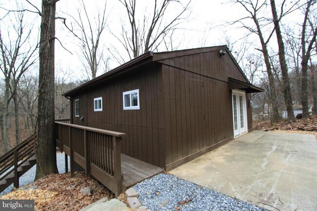 Building Photo - 160 Greenwood Rd