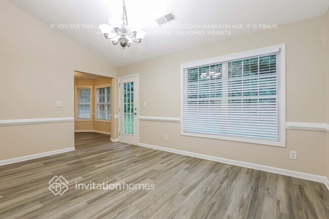 Building Photo - 303 Peachtree Cir