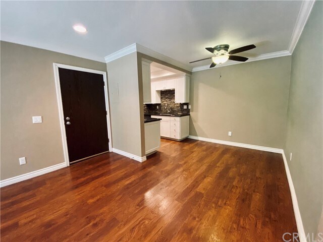 Building Photo - 960 E Bonita Ave