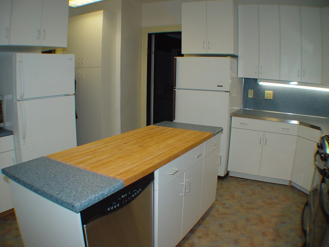 Primary Photo - 200 Highland Ave