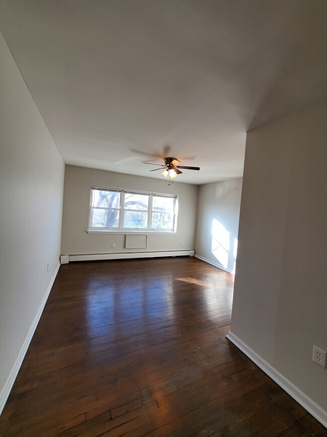 Building Photo - 102 Corbin Ave